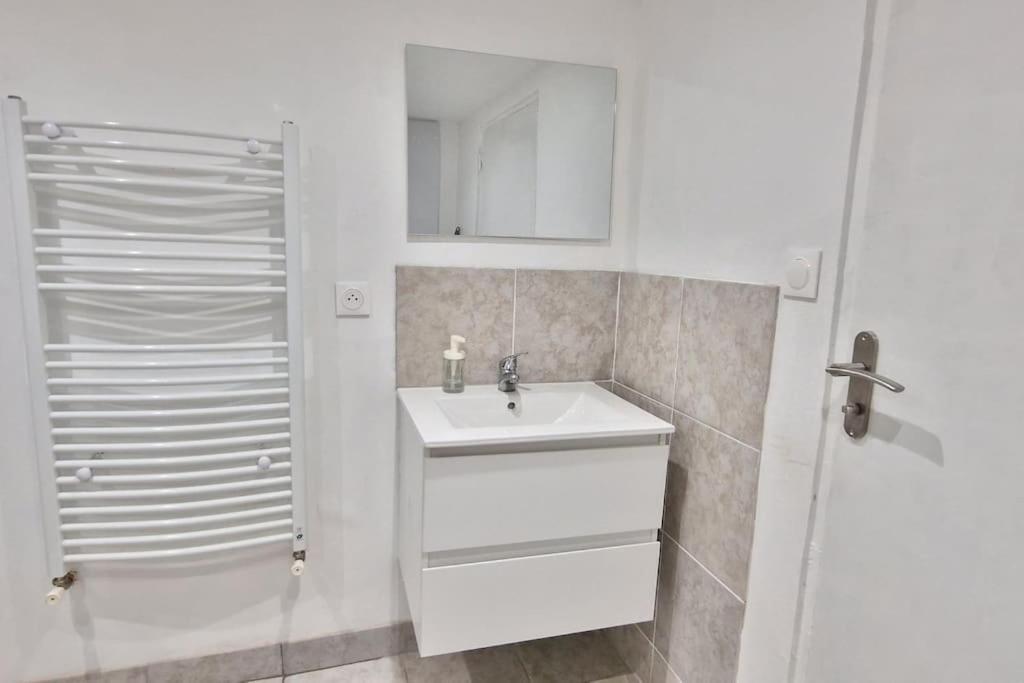 Maison Aurillac - 2 Chambres - Parking Gratuit ภายนอก รูปภาพ